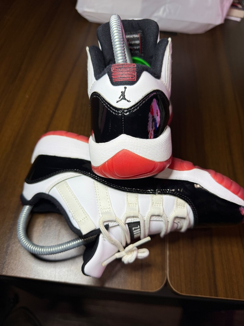 Jordan Kids White Black Red Low-Top Sneakers CONCORDS